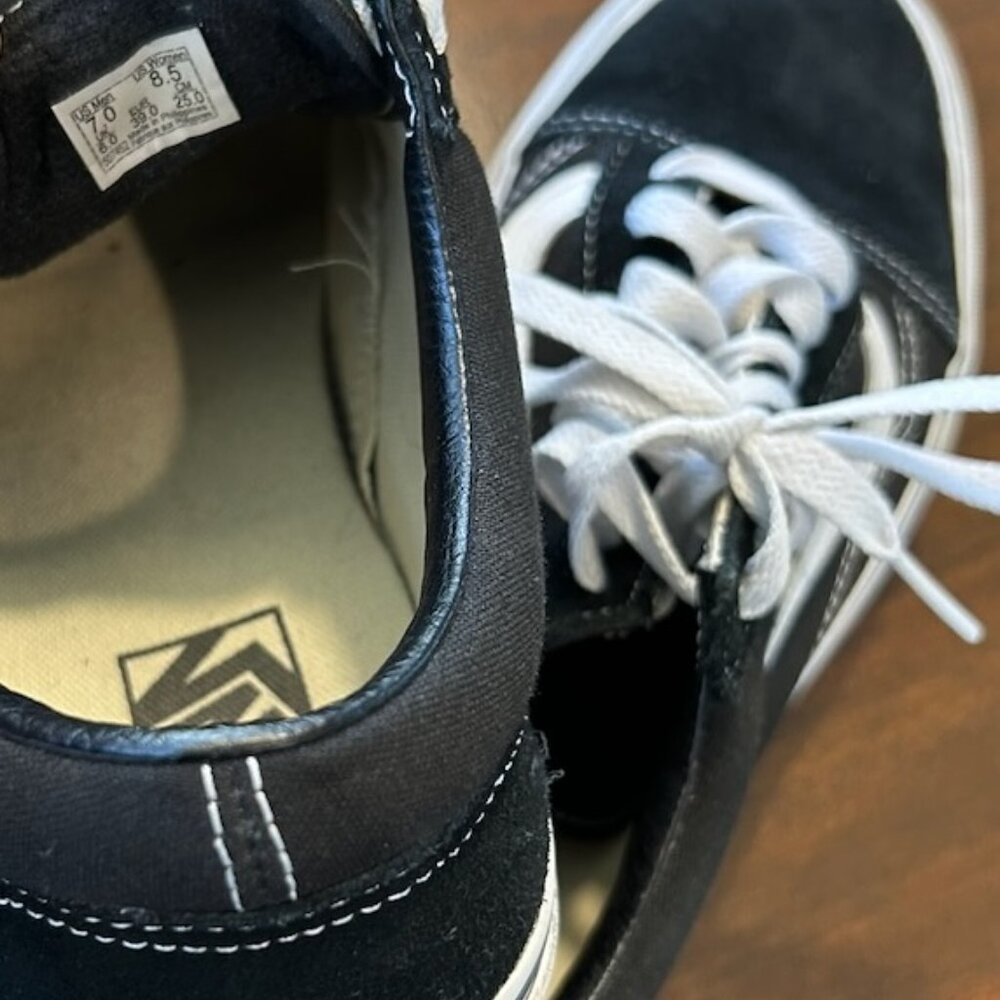 Vans Old Skool: Size 39, black, suede -- NYE sale! - Picture 3 of 5